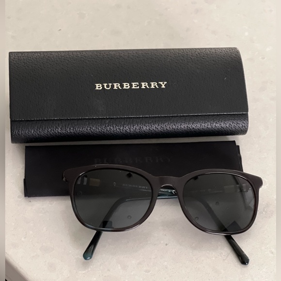 AUTHENTIC Burberry sunglasses - Picture 4 of 6